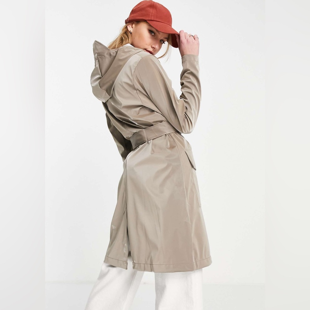 Rains 1824 belted rain jacket with hood in velvet taupe.